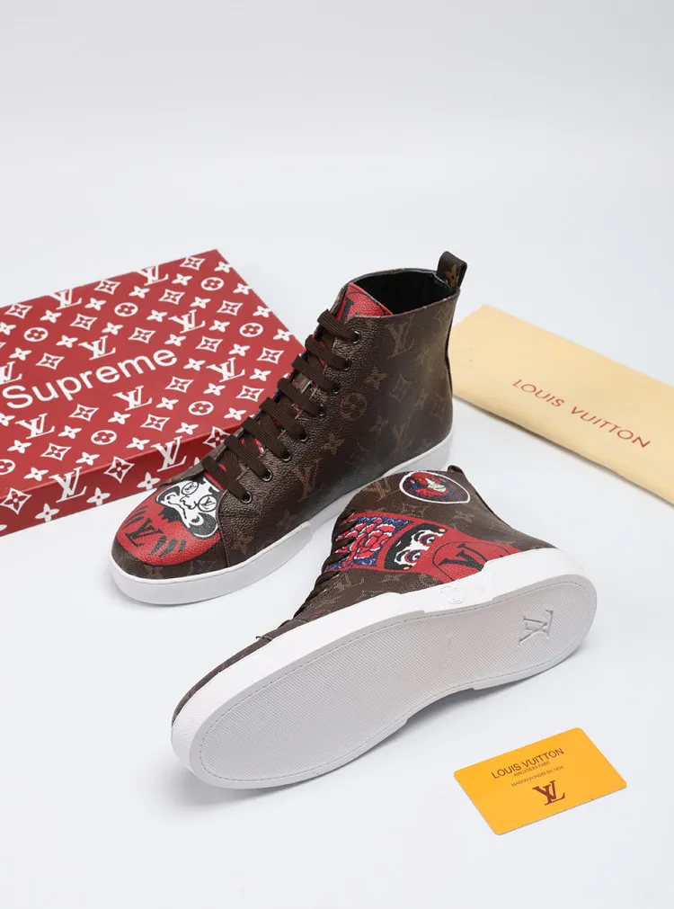 Factory price: 400💰 [LV] Animal series limited edition high-top sports shoes for men, L classic print, new autumn and winter style, original replica, 1:1 Counter quality, the fabric is Italian 🇮🇹 imported cowhide ➕🇮🇹 pure sheepskin lining ➕ original outsole, 🔍🔍 high quality, you can go in and out of the counter at will, welcome to compare, the outsole line will never be unglued, all sellers are welcome to sell in the picture above, can be shipped in one piece, code number: 38-44 (45 codes can be customized)
